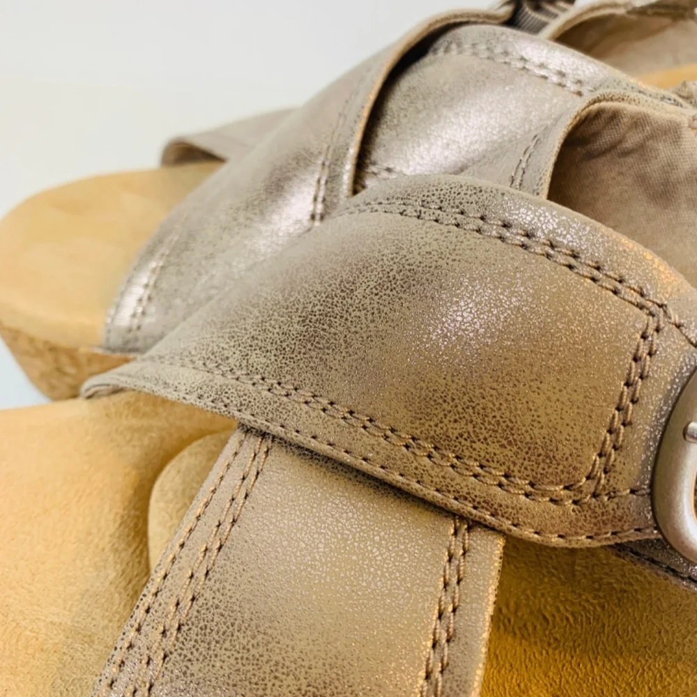 Clarks Collection Leather Wedges Nerisa Pace Size 10 Wide Metallic Silver Cork